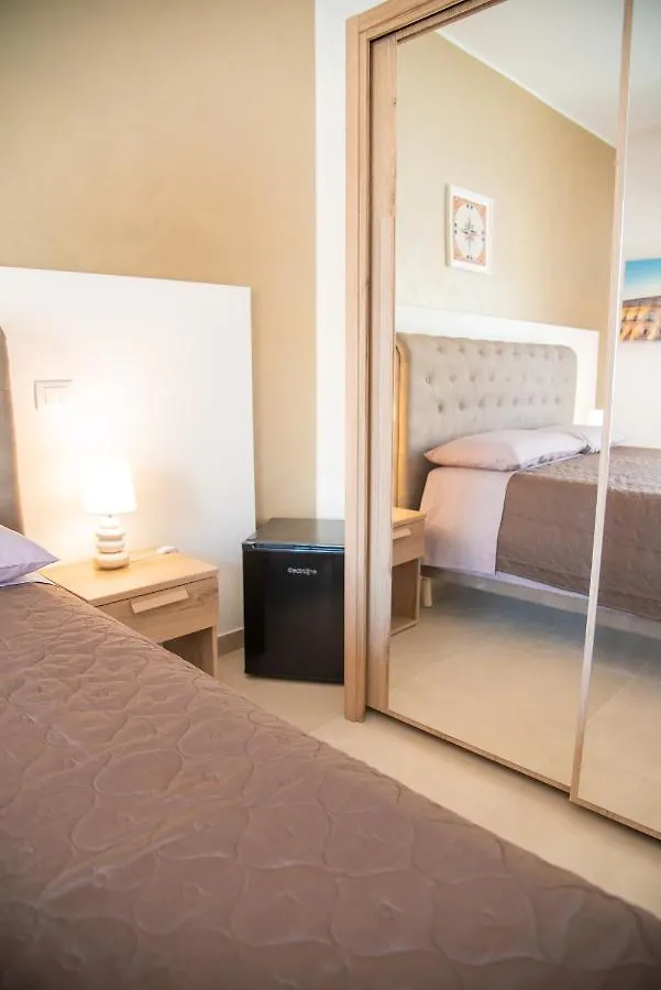 A & G Relax Rooms Syracuse Guest house